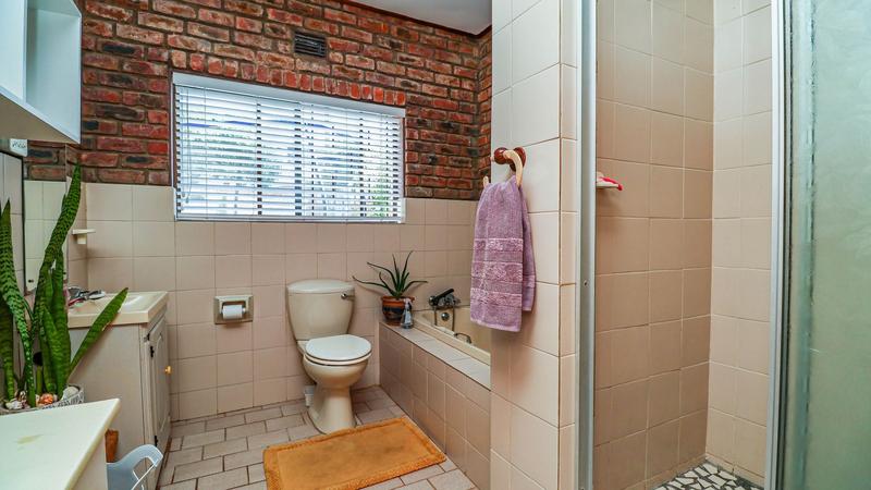 5 Bedroom Property for Sale in Dana Bay Western Cape